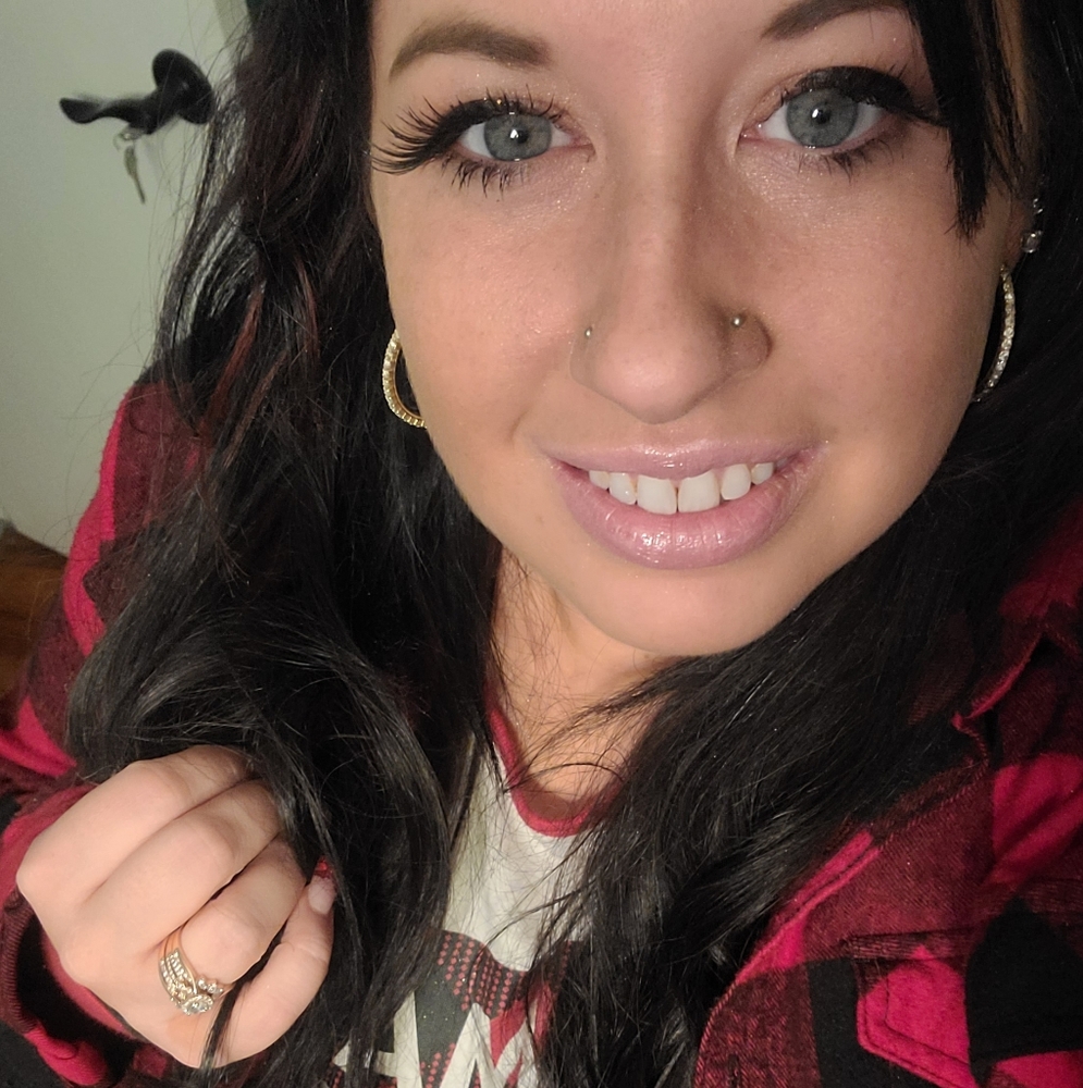 Meet your Posher, Caitlin